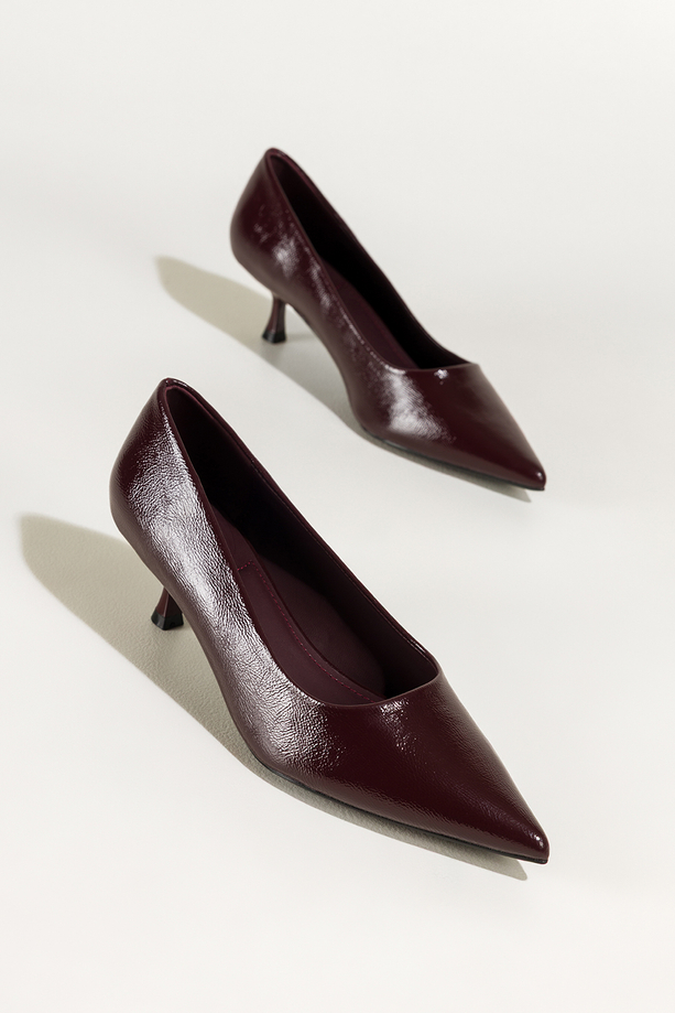 Bordowe czółenka damskie lakierowane obcas kieliszek Carla 1646