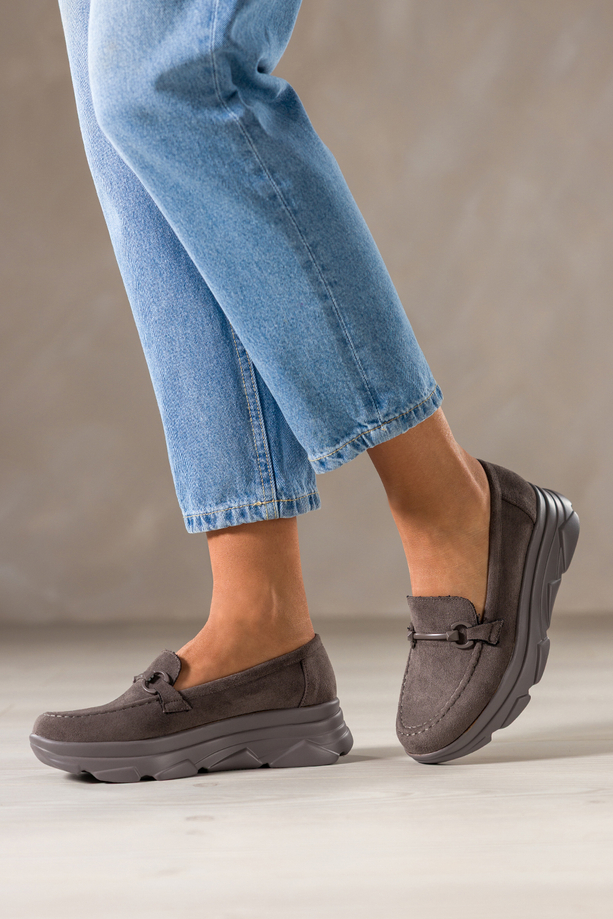 Ciemnoszare mokasyny damskie półbuty na platformie skórzana wkładka ozdoba Carla K-6-5974