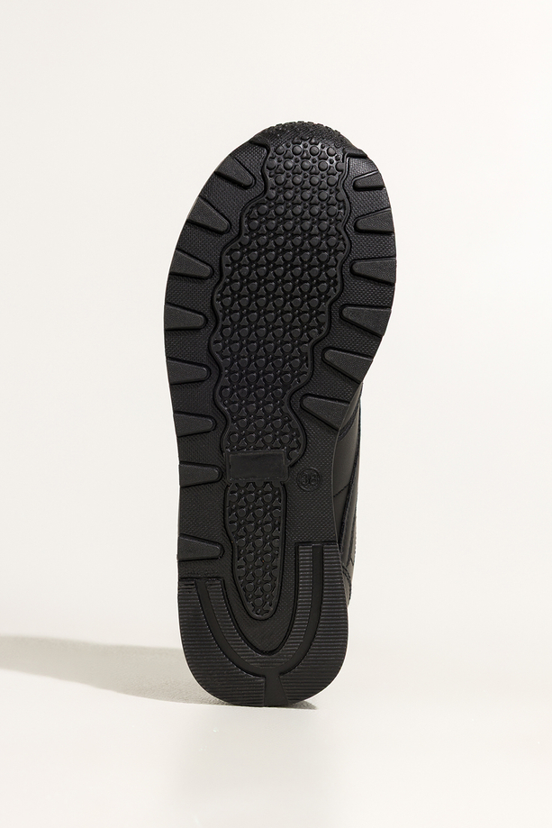 Czarne sneakersy damskie buty sportowe sznurowane Carla 8210-8