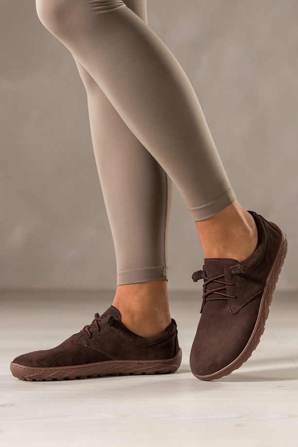 Czekoladowe buty barefoot skórzane damskie szerokie na elastycznej płaskiej podeszwie elastyczne czekoladowe sznurówki PRODUKT POLSKI Casu 89810