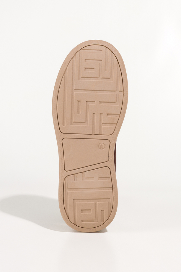 Brązowe sneakersy damskie buty sportowe na platformie ze złotą ozdobą sznurowane Carla TY983