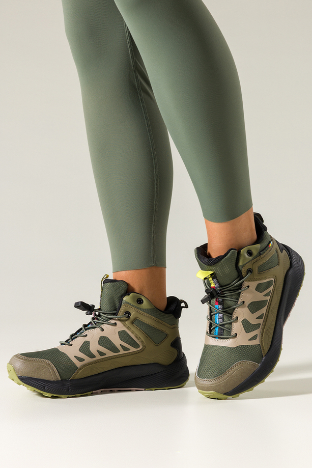Zielone buty sportowe trekkingowe damskie wodoodporne na bieżnikowanej podeszwie z regulowaną elastyczną sznurówką beżowe wstawki Casu 7493-5D