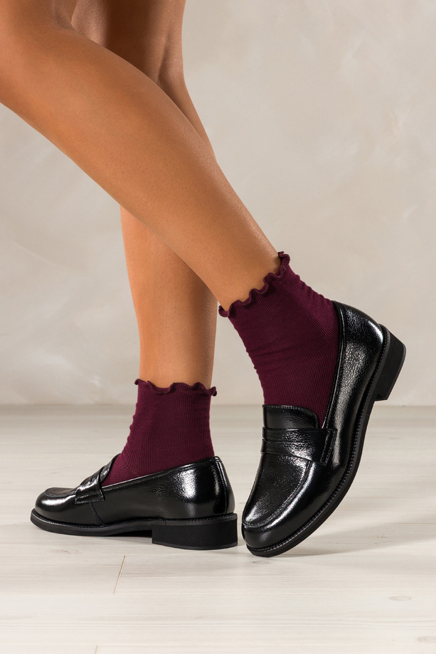 Czarne mokasyny skórzane damskie lakierowane Sergio Leone na niskim szerokim obcasie ozdobny pasek na cholewce NP74887-H