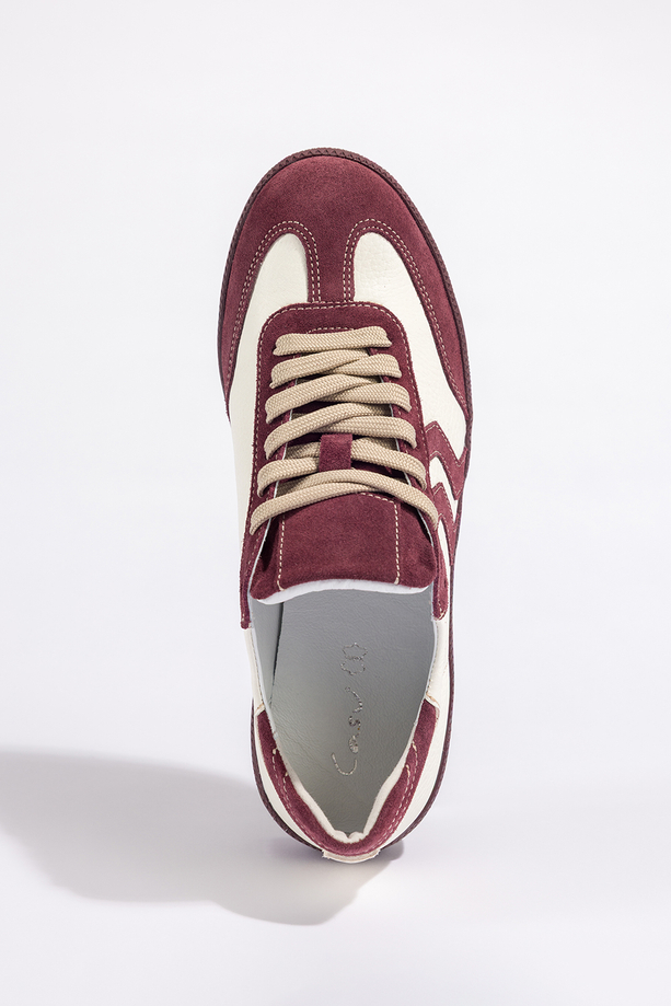 Beżowe sneakersy skórzane damskie buty sportowe na elastycznej płaskiej podeszwie z bordowymi wstawkami sznurowane PRODUKT POLSKI Casu N1236