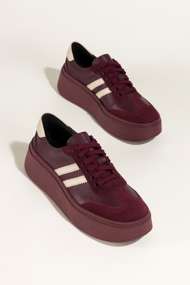 Bordowe sneakersy skórzane damskie buty sportowe na platformie beżowe wstawki sznurowane PRODUKT POLSKI Casu 7987