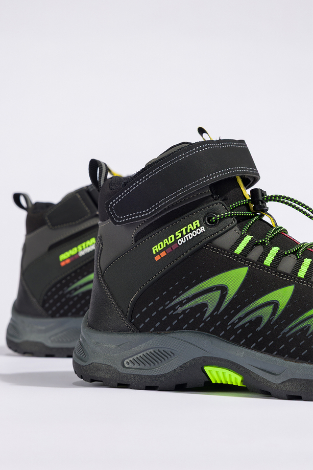 Czarne buty trekkingowe damskie na bieżnikowanej podeszwie z regulowaną elastyczną sznurówką seledynowe wstawki softshell Casu 2310-9W