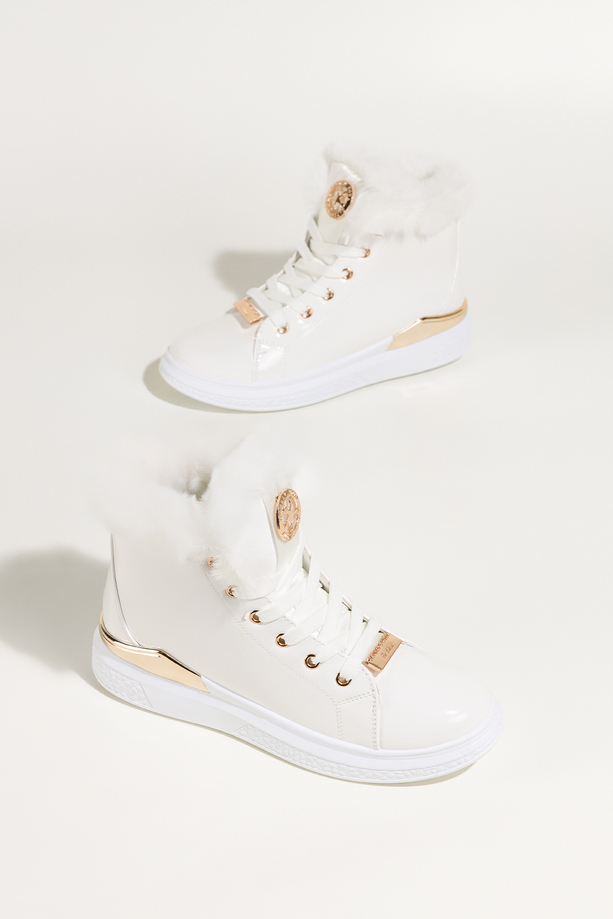 Białe botki damskie lakierowane platforma ze złotym akcentem złota ozdoba na języku sznurowane Casu 6992-86