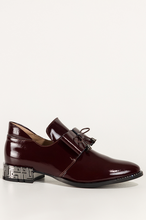 Bordowe półbuty skórzane damskie lakierowane dekoracyjny obcas wycięta cholewka kokarda  PRODUKT POLSKI Casu 8600