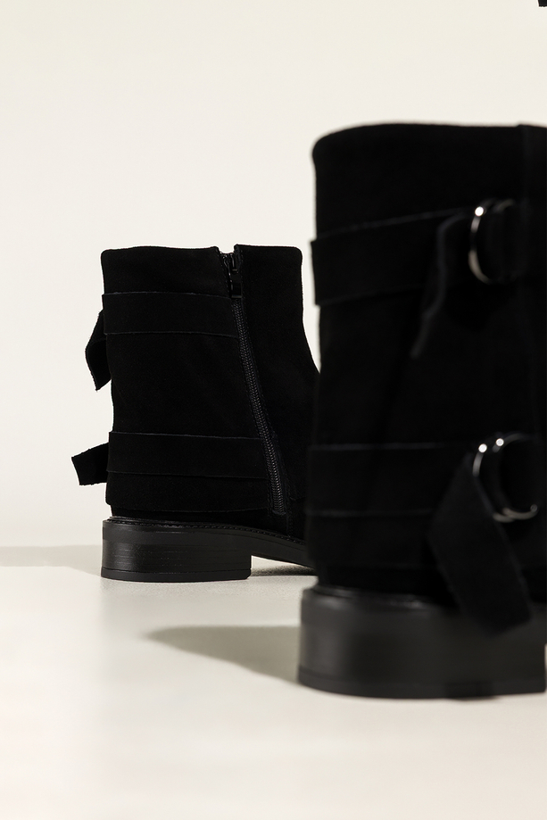 Czarne botki skórzane damskie z szeroką cholewką Sergio Leone niski obcas regulowane paski na cholewce YG74443-H