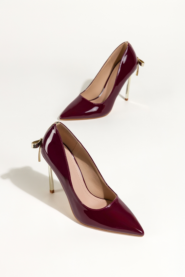 Bordowe czółenka damskie szpilki lakierowane złoty obcas z kokardą Carla BQB077