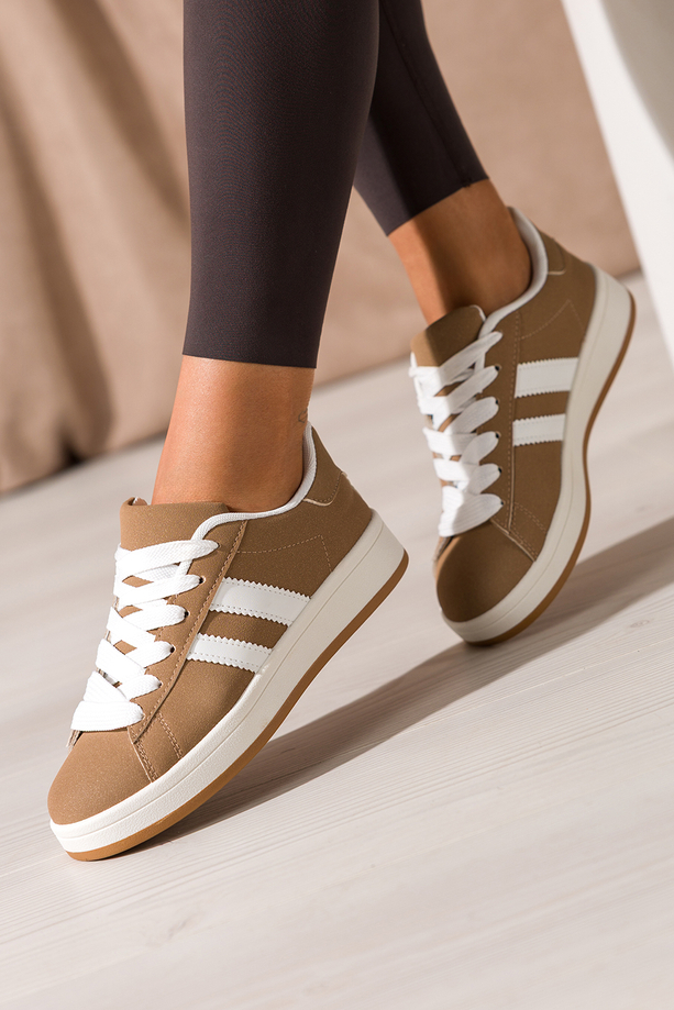 Beżowe sneakersy damskie buty sportowe na platformie sznurowane białe wstawki Casu 77632-2