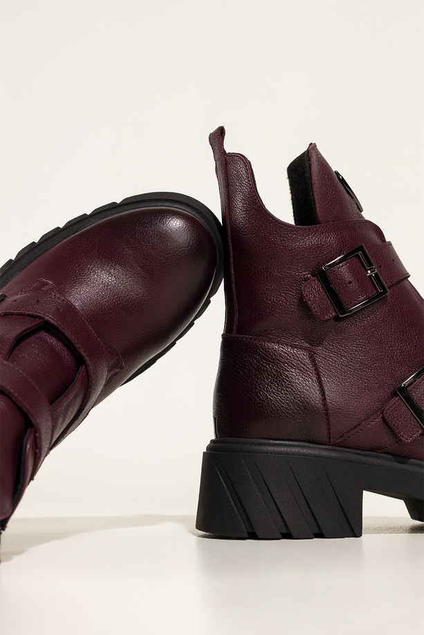 Bordowe botki workery skórzane damskie na bieżnikowanej platformie paski z klamrami stalowa ozdoba na języku PRODUKT POLSKI Casu 39517