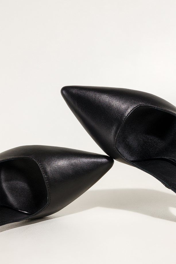 Czarne czółenka skórzane damskie szpilki z odkrytą piętą obcas kieliszek PRODUKT POLSKI Casu 7007-899