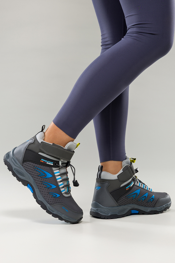 Szare buty trekkingowe damskie na bieżnikowanej podeszwie z regulowaną elastyczną sznurówką niebieskie wstawki softshell Casu 2310-6W
