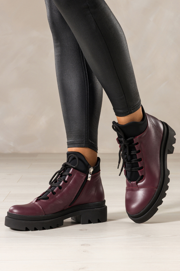 Bordowe botki skórzane damskie na bieżnikowanej podeszwie sznurowane PRODUKT POLSKI Casu A099