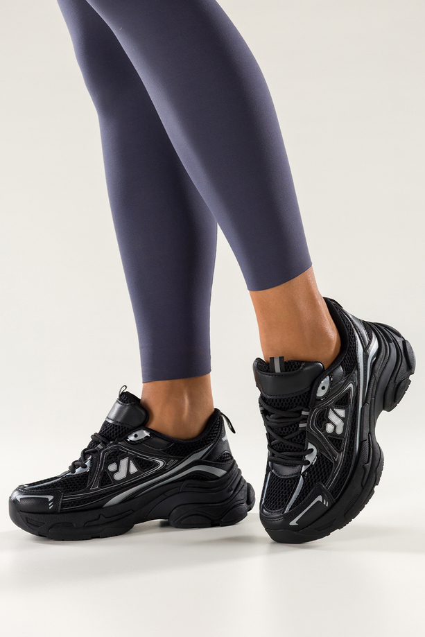 Czarne sneakersy damskie buty sportowe na platformie srebrne wstawki sznurowane Carla OZ693K