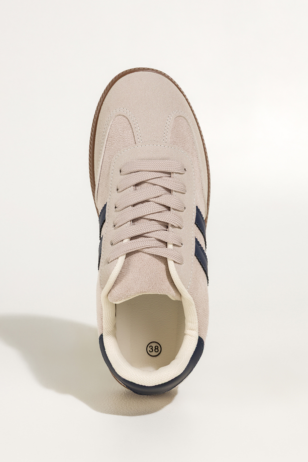 Beżowe sneakersy damskie buty sportowe na elastycznej podeszwie granatowe wstawki sznurowane Casu 22336-7