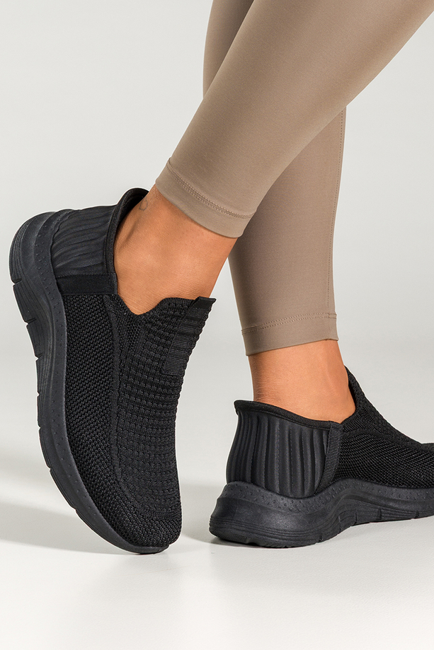 Czarne buty sportowe slip on damskie sneakersy z perforacją wsuwane Carla PDJ268
