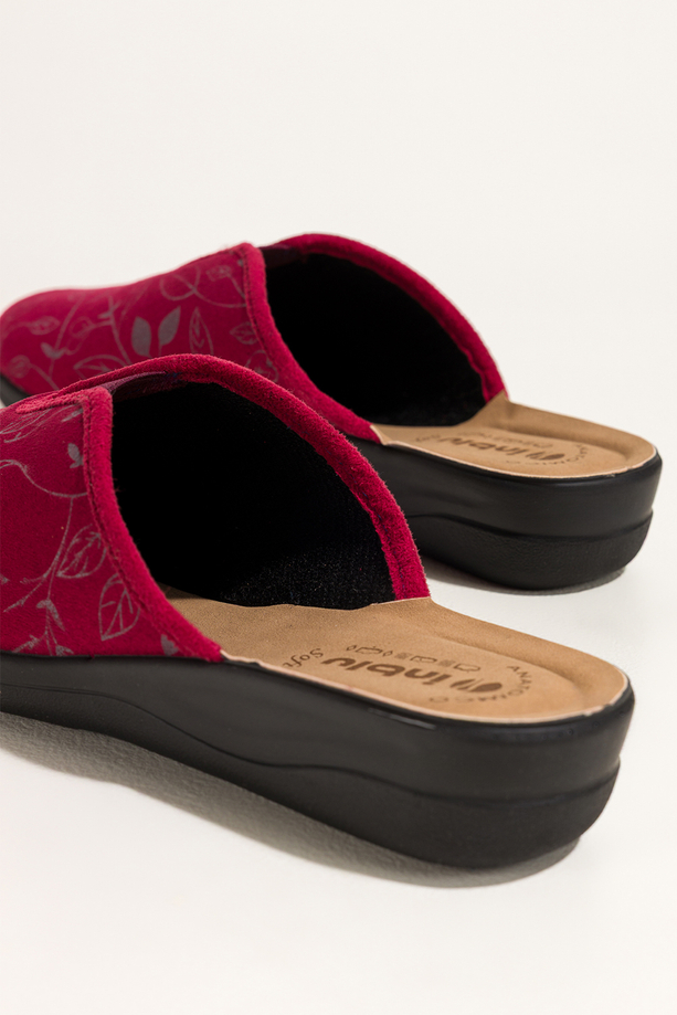 Bordowe kapcie damskie Inblu obuwie domowe guma w cholewce wzór liści wkładka soft XU999950