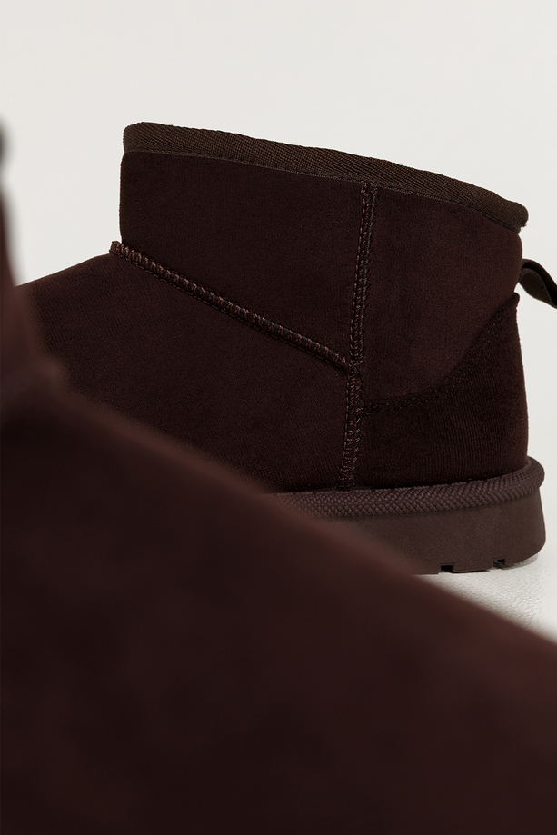 Czekoladowe śniegowce mukluki damskie na żłobionej platformie Casu 0836