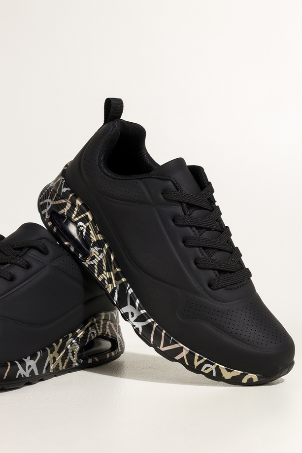 Czarne sneakersy damskie buty sportowe na koturnie z czarnym wzorem sznurowane Casu 0961-8