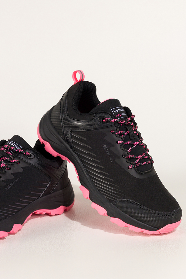 Czarne buty trekkingowe damskie buty sportowe softshell na bieżnikowanej podeszwie fuksjowe wstawki sznurowane Carla Y0976-5
