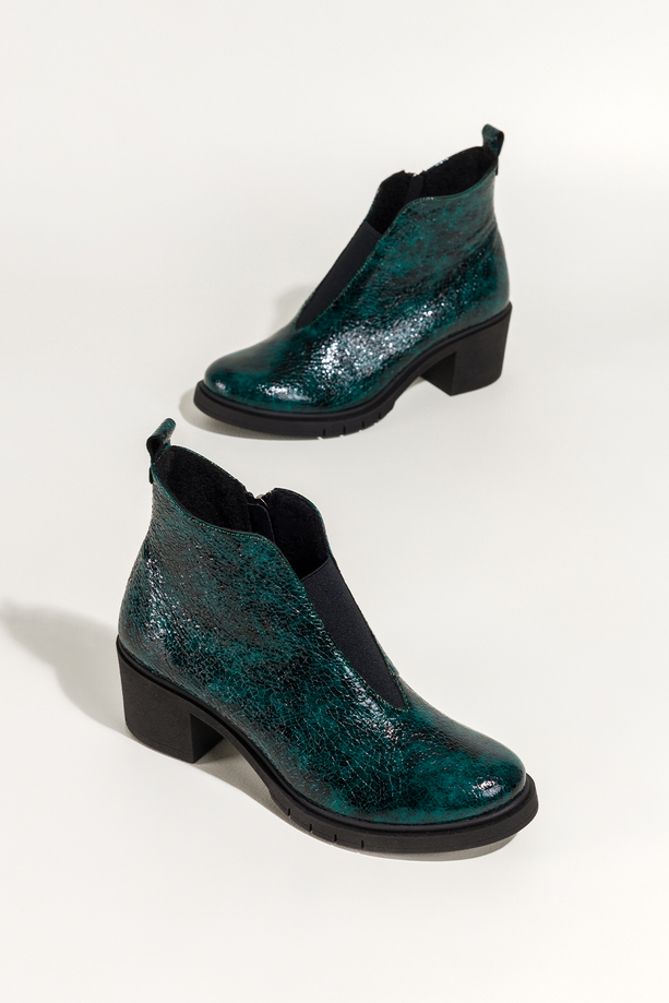 Zielone botki skórzane damskie lakierowane z wzorem wężowym obcas klocek szeroka elastyczna guma na przodzie PRODUKT POLSKI Casu 376