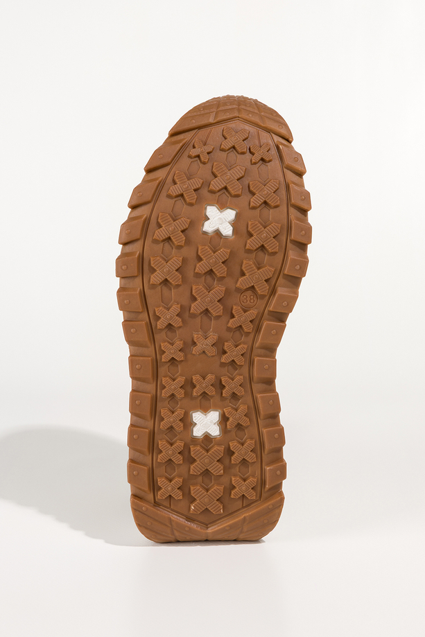 Beżowe sneakersy damskie buty sportowe na bieżnikowanej platformie sznurowane kremowe wstawki Casu 3969