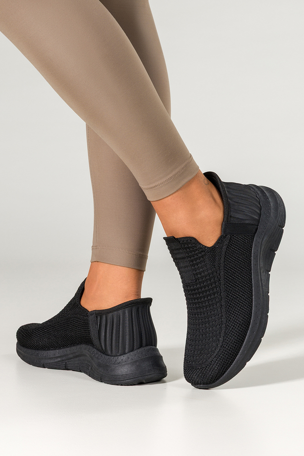 Czarne buty sportowe slip on damskie sneakersy z perforacją wsuwane Carla PDJ268