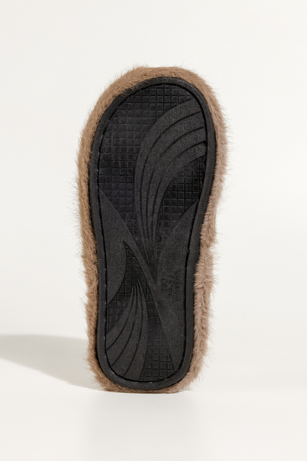 Ciemnobeżowe kapcie damskie obuwie domowe futrzane szeroki pasek z futerkiem Casu UO960