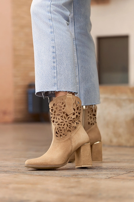 Brązowe botki skórzane ażurowe na ozdobnym słupku PRODUKT POLSKI Casu 3264