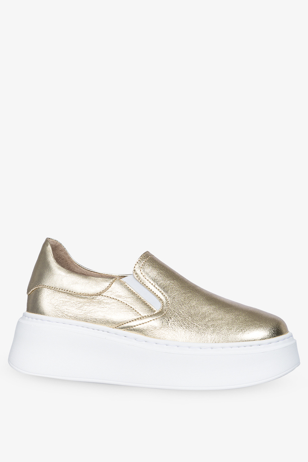 Złote sneakersy skórzane damskie slip on na białej platformie PRODUKT POLSKI Casu 10151