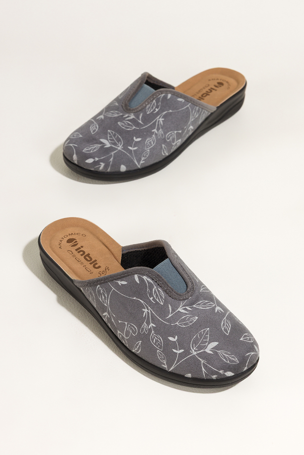 Szare kapcie damskie Inblu obuwie domowe guma w cholewce wzór liści wkładka soft XU999950