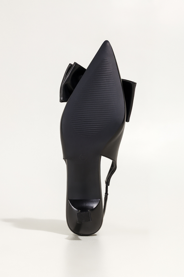 Czarne czółenka damskie z kokardą obcas kieliszek odkryta pięta elastyczna guma w pasku Carla N892