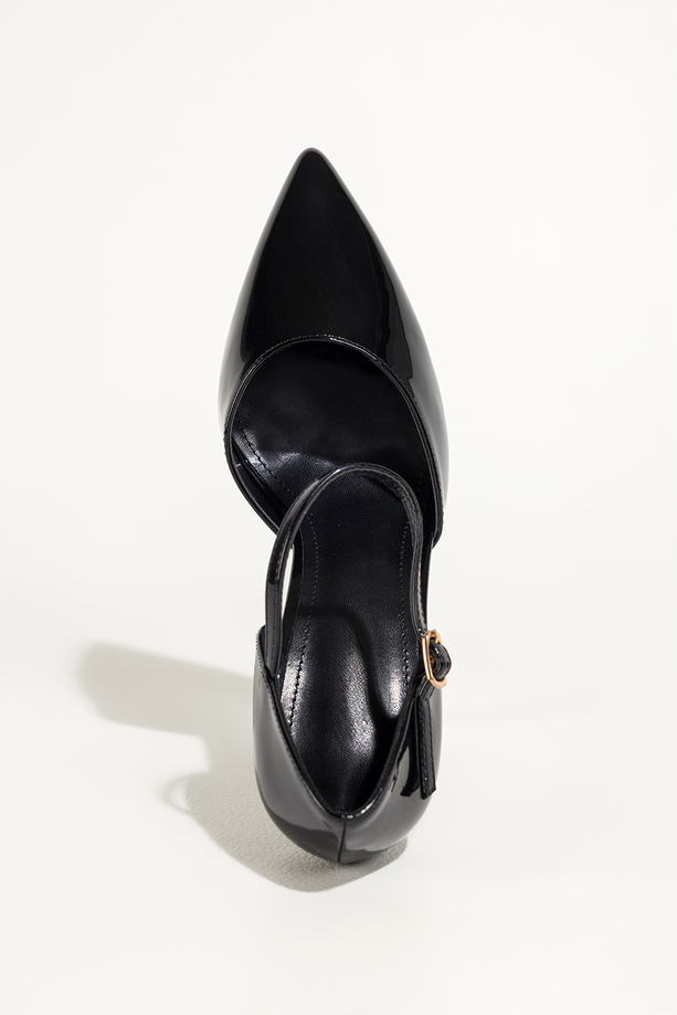 Czarne czółenka damskie szpilki lakierowane Carla 013