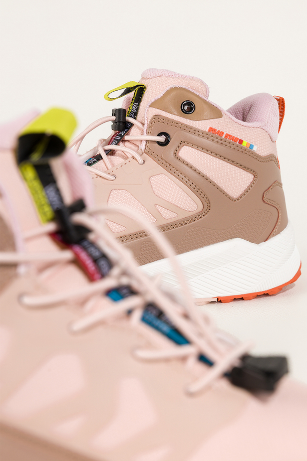 Różowe buty sportowe trekkingowe damskie wodoodporne na bieżnikowanej podeszwie z regulowaną elastyczną sznurówką beżowe wstawki Casu 7493-2D