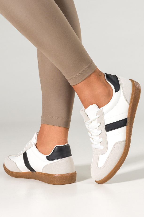 Białe sneakersy damskie buty sportowe na elastycznej płaskiej podeszwie sznurowane czarne wstawki Casu H2460-2