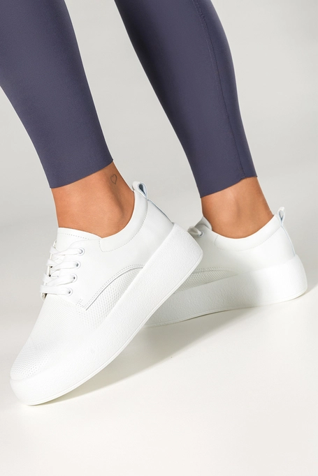 Białe sneakersy skórzane damskie creepersy na platformie cholewka z perforacją sznurowane Carla 2309