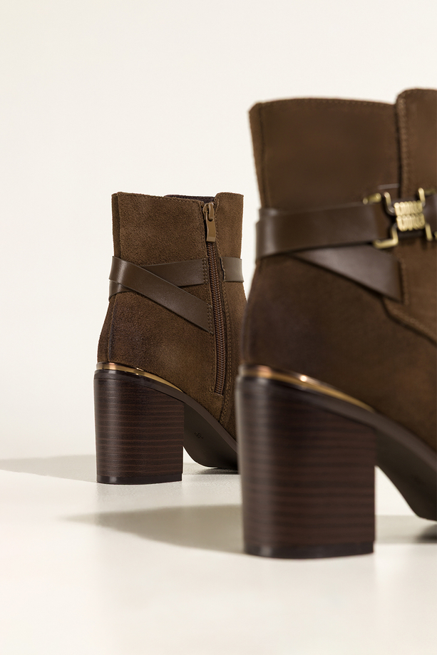 Brązowe botki skórzane damskie Sergio Leone na słupku pasek ze złotą ozdobą YG74615-H