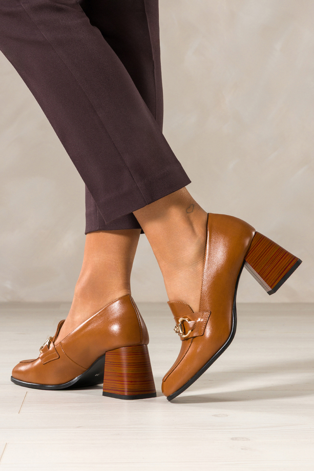 Camelowe mokasyny skórzane damskie na ozdobnym klocku złota sprzączka PRODUKT POLSKI Casu 7317-819