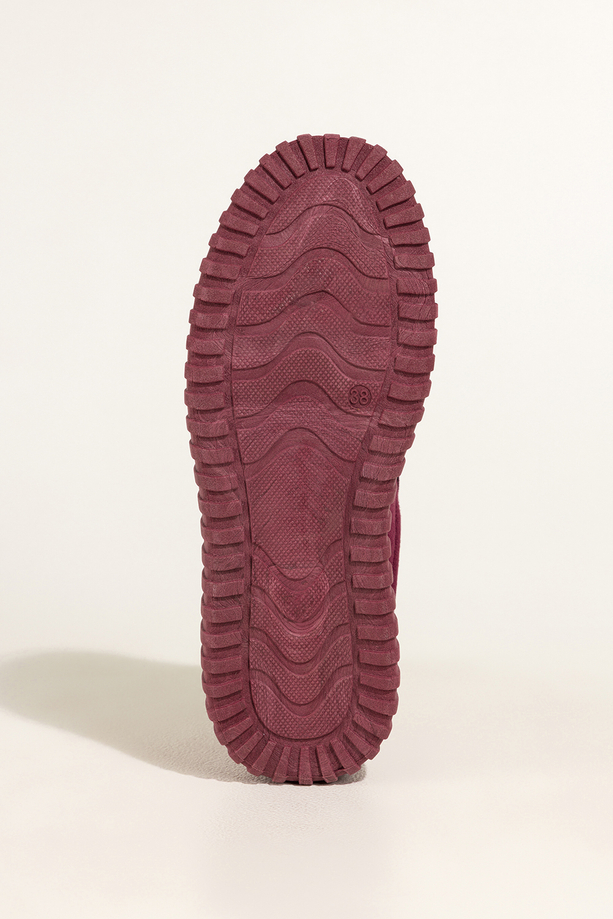Bordowe sneakersy damskie buty sportowe na żłobionej platformie z futrzaną sznurówką Casu KX696