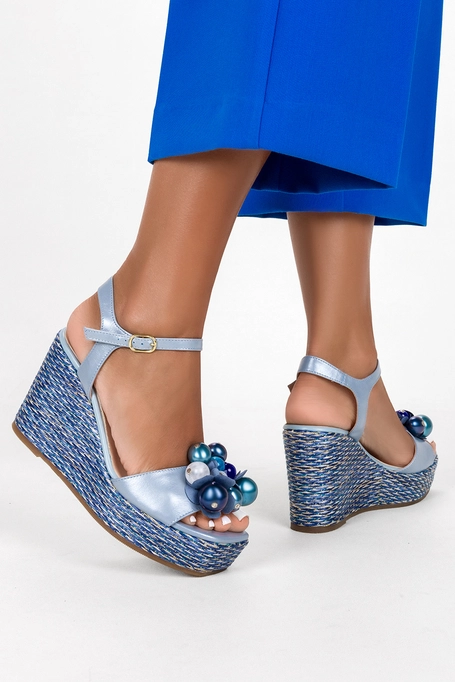 Niebieskie sandały skórzane damskie espadryle na koturnie z ozdobą PRODUKT POLSKI Casu 2485