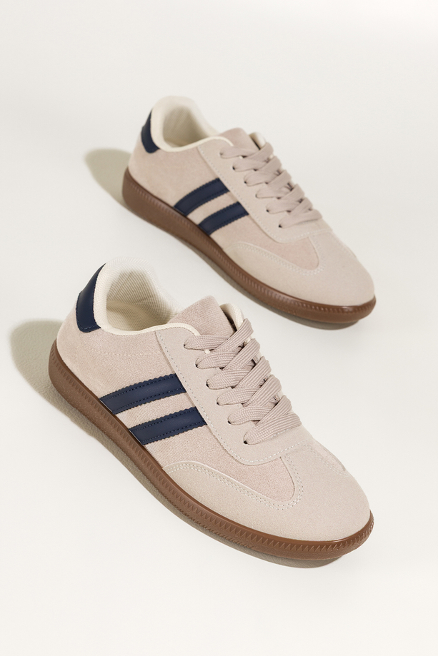 Beżowe sneakersy damskie buty sportowe na elastycznej podeszwie granatowe wstawki sznurowane Casu 22336-7