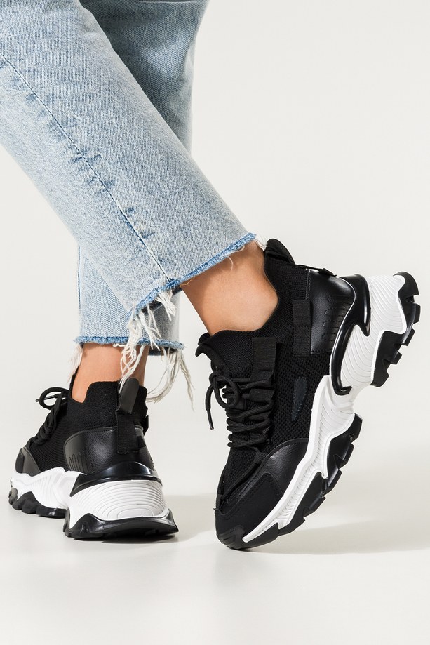 Czarne sneakersy damskie na bieżnikowanej platformie sznurowane Casu PC165