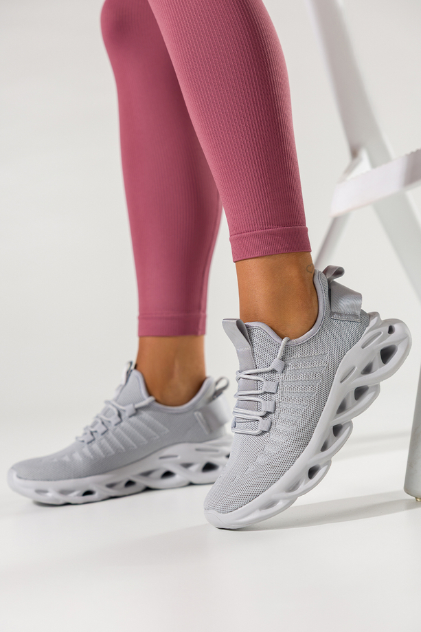 Szare sneakersy damskie buty sportowe na trening na szarej platformie z wycięciami sznurowane Casu B-L6