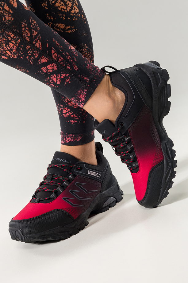 Czerwone buty trekkingowe damskie buty sportowe softshell na bieżnikowanej podeszwie czarne wstawki sznurowane Carla 8633