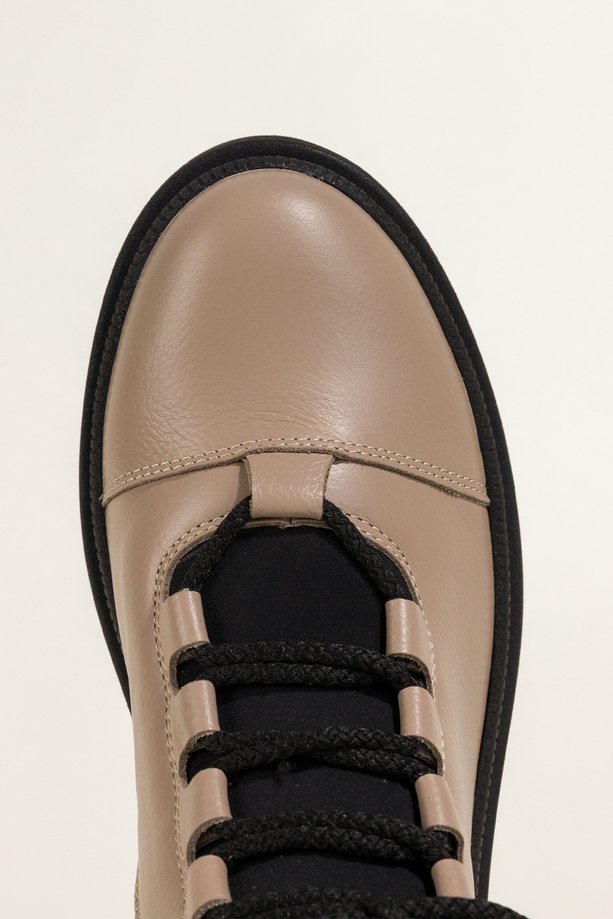 Beżowe botki skórzane damskie na bieżnikowanej podeszwie sznurowane PRODUKT POLSKI Casu A099