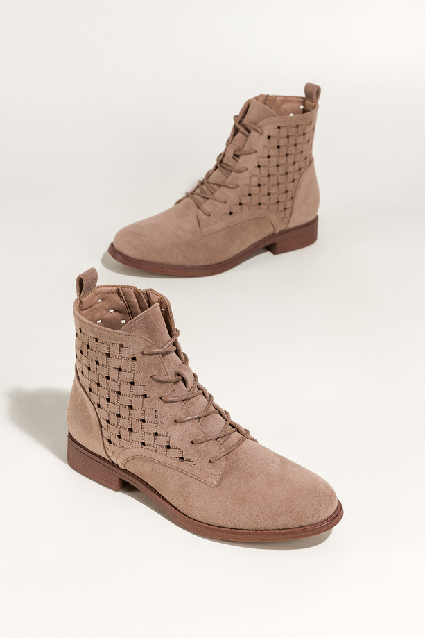 Beżowe botki damskie płaskie ażurowa cholewka sznurowane Carla S7474-7