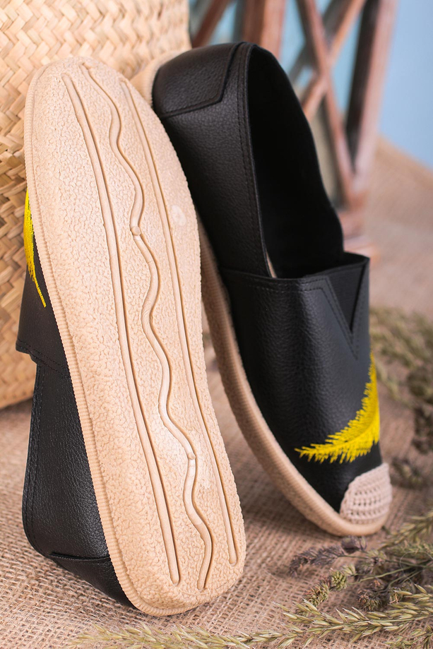 Czarne espadryle Casu slip on z piórkiem XX88-01