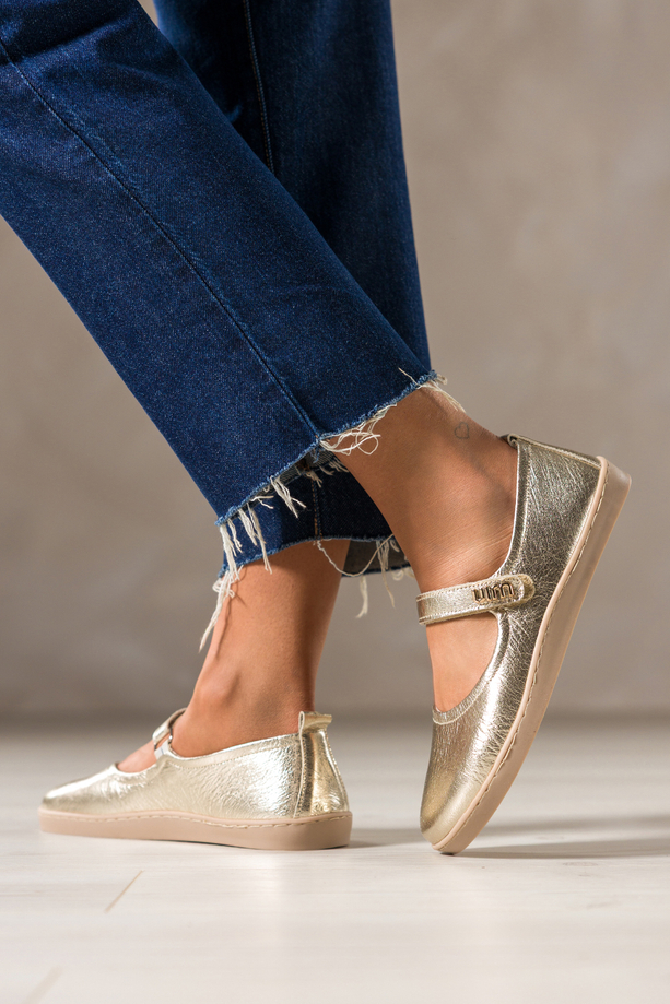 Złote baleriny barefoot skórzane damskie błyszczące szerokie na elastycznej podeszwie pasek na rzep ze złotą ozdobą PRODUKT POLSKI Casu 89793